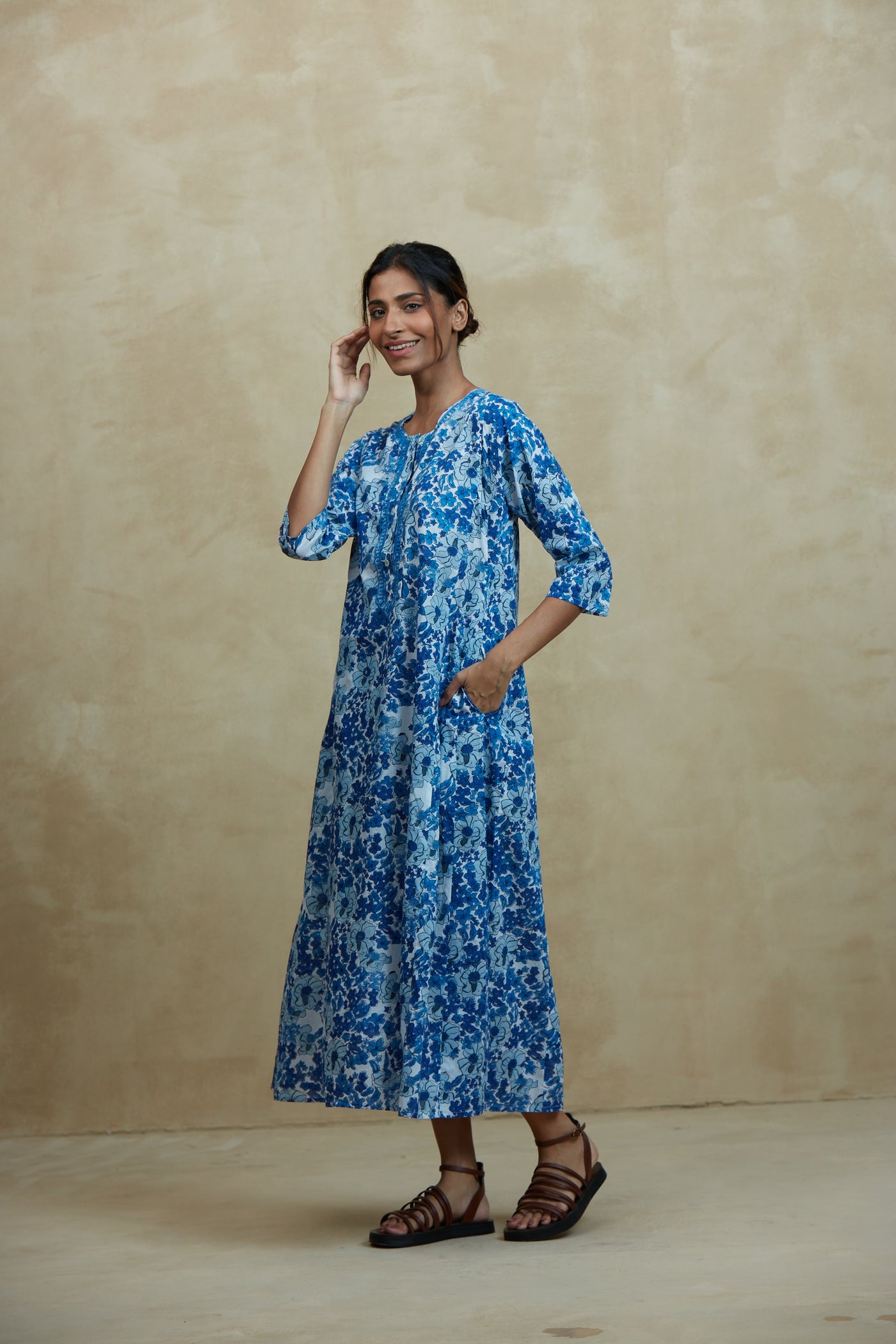 EMBROIDERED CLASSIC LONG KURTA NERANO BLUE